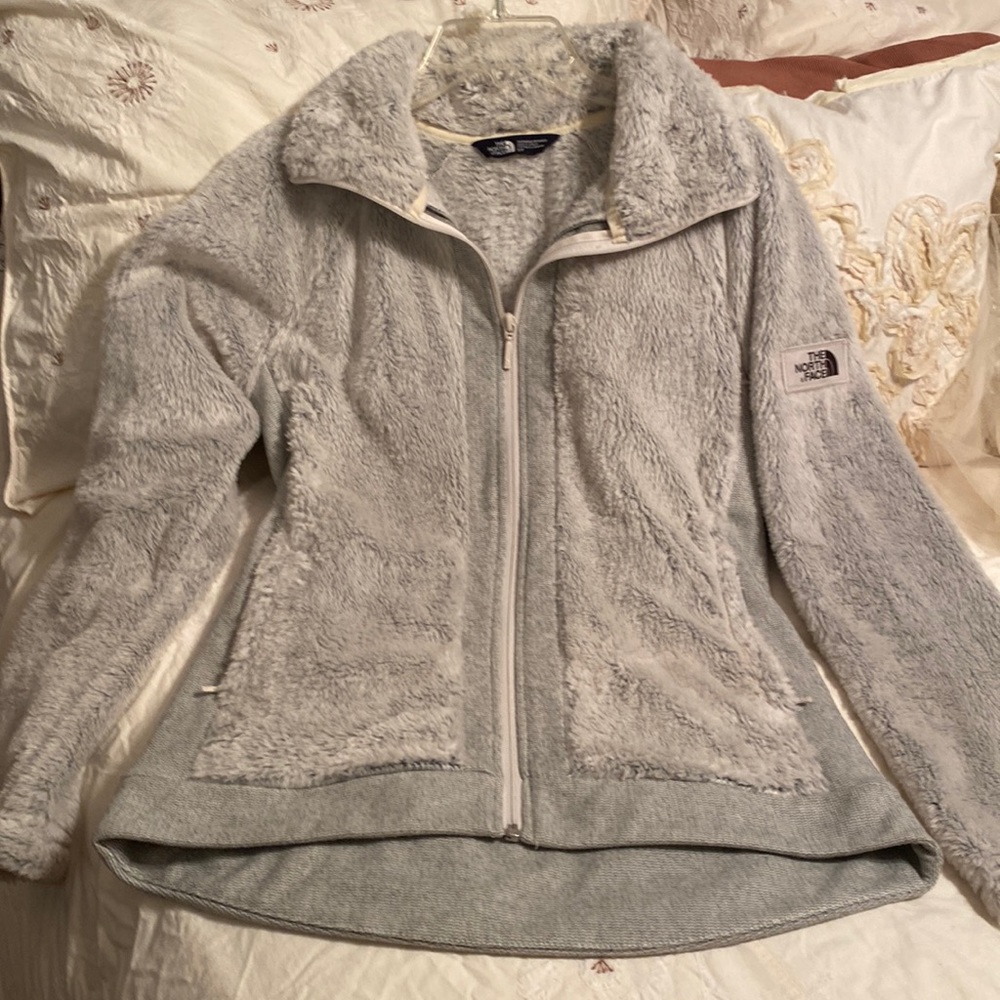 The NORTH FACE lightweight jacket. Has only been worn twice. Smoke free home
